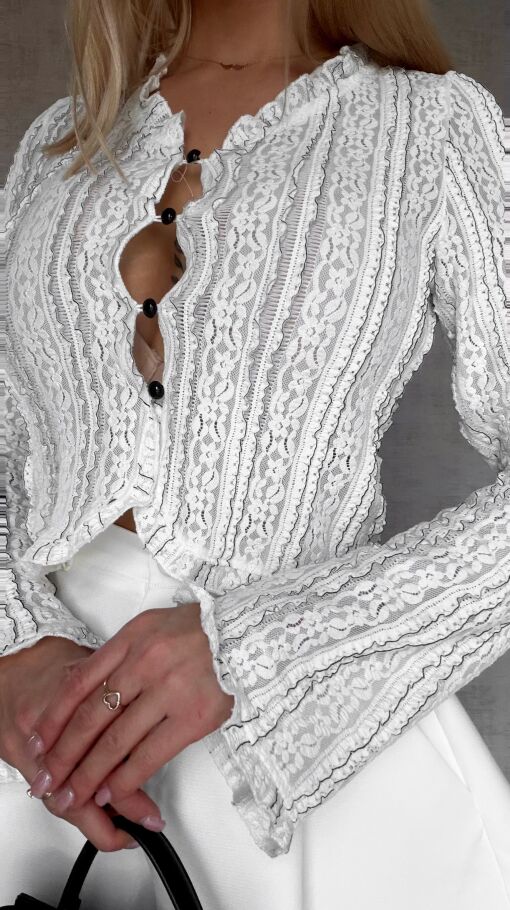 Świetna biała bluzka na wiosnę zapinana na guziki - R711