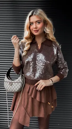 Brązowy sweter z kołnierzykiem zdobiony cekinami ONE SIZE - R406