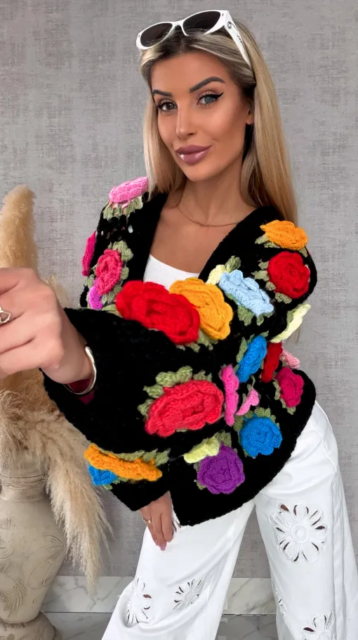 Wiosenny czarny KARDIGAN szydełkowy w kolorowe kwiaty 3D - R734