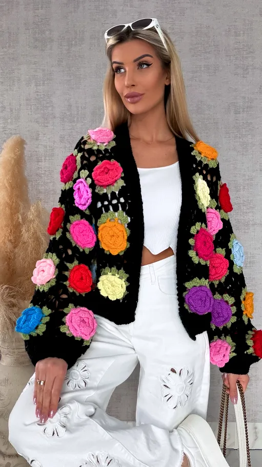 Wiosenny czarny KARDIGAN szydełkowy w kolorowe kwiaty 3D - R734