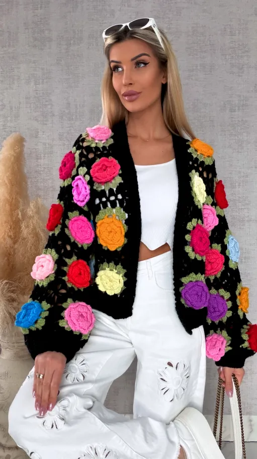 Wiosenny czarny KARDIGAN szydełkowy w kolorowe kwiaty 3D - R734