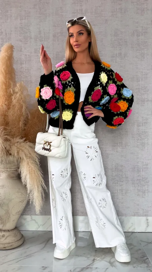 Wiosenny czarny KARDIGAN szydełkowy w kolorowe kwiaty 3D - R734