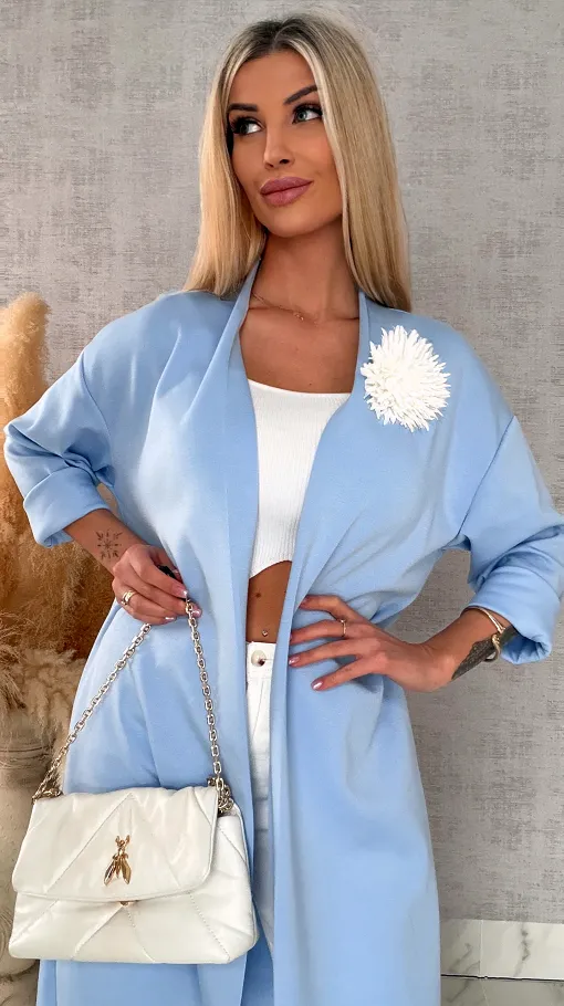 Elegancka narzutka z kwiatem ONE SIZE niebieska - R555A