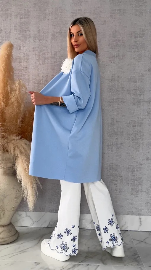 Elegancka narzutka z kwiatem ONE SIZE niebieska - R555A