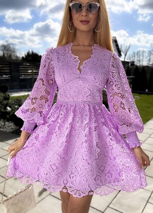 Sukienka z koronki gipiurowej w modnym liliowym kolorze - L826