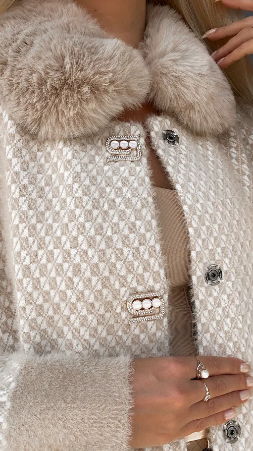 Elegancki beżowy płaszcz wełniany ALPAKA z odpinanym futerkiem ONE SIZE - R040