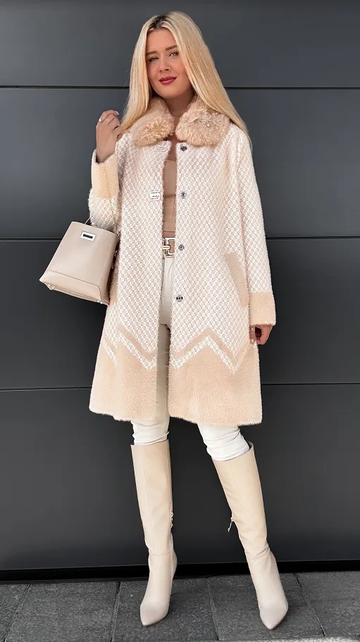 Elegancki beżowy płaszcz wełniany ALPAKA z odpinanym futerkiem ONE SIZE - R040