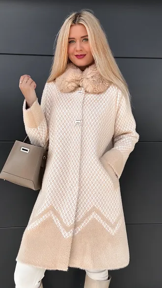 Elegancki beżowy płaszcz wełniany ALPAKA z odpinanym futerkiem ONE SIZE - R040
