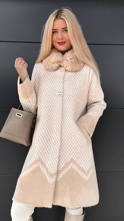 Elegancki beżowy płaszcz wełniany ALPAKA z odpinanym futerkiem ONE SIZE - R040