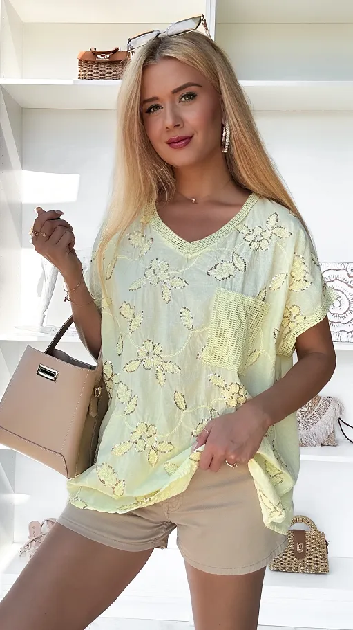 Bawełniana bluzka w haftowane cekinowe kwiaty ONE SIZE cytrynowa - P914A