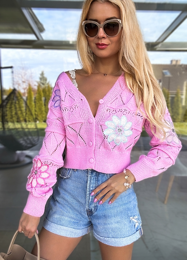 Ekskluzywny różowy sweter z haftowanymi kwiatami z WISKOZY - M778