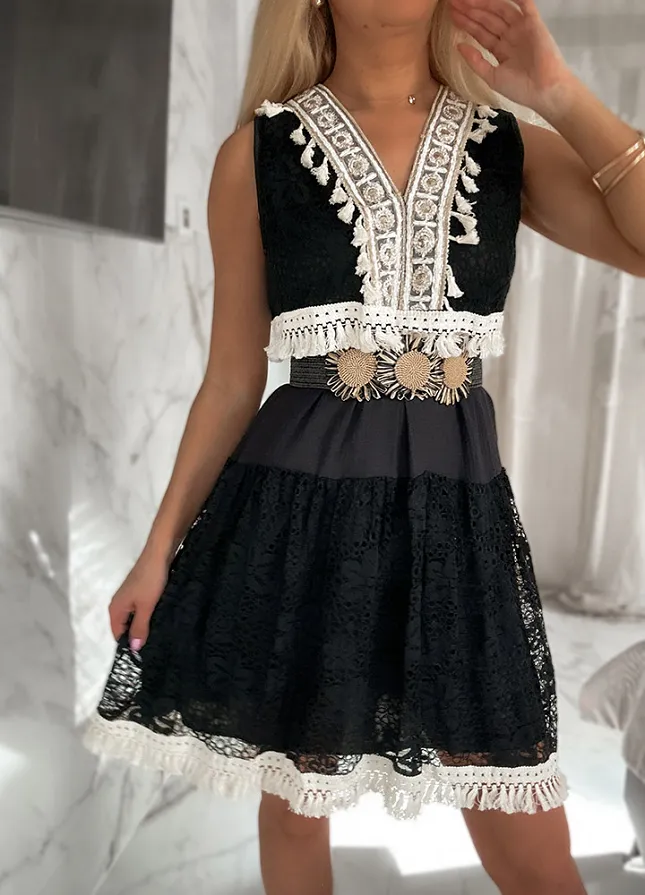 Bawełniana BOHO sukienka ze złotymi zdobieniami na dekolcie CZARNA - M989A