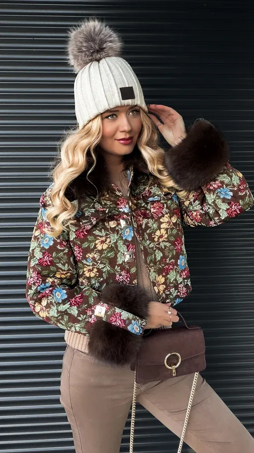 Premium kurtka haftowana w kolorowe kwiaty z futerkiem CZEKOLADOWA - R308A