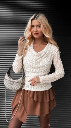 Koronkowa bluzka ecru z dekoltem woda ONE SIZE - R401