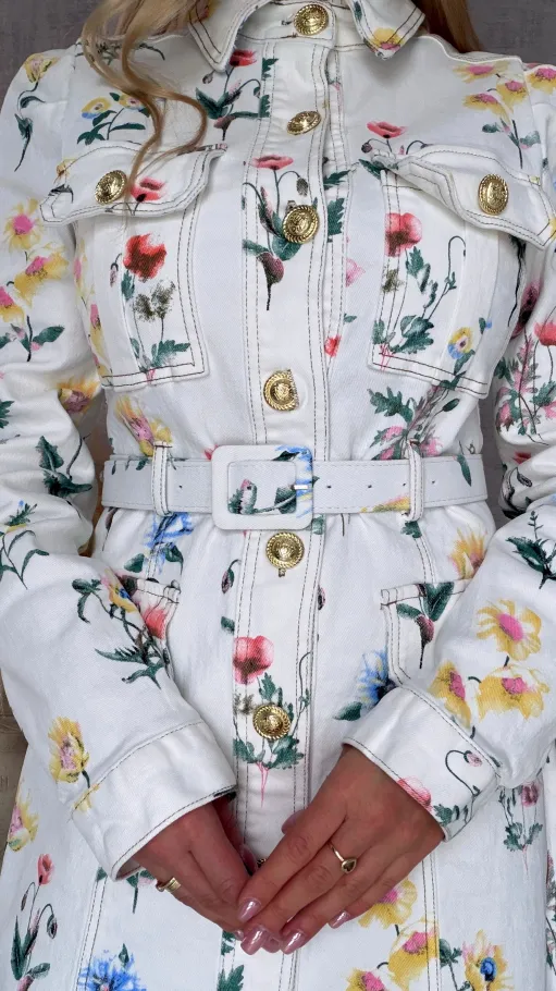 Elastyczna jeansowa sukienka w kwiaty WHITE JEANS - R743