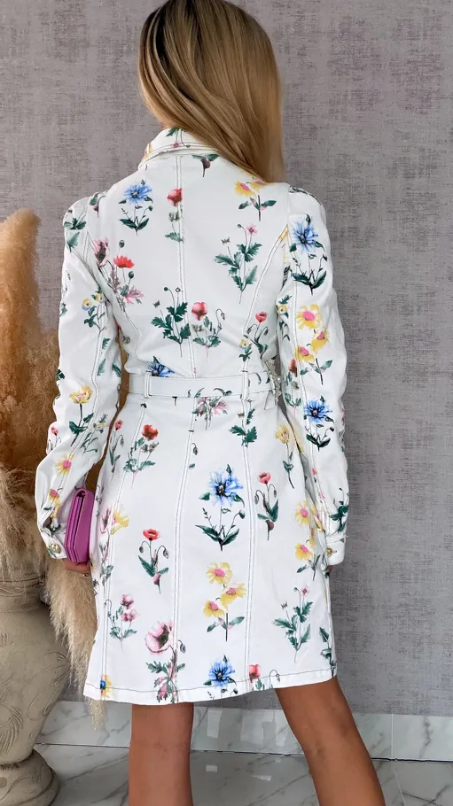 Elastyczna jeansowa sukienka w kwiaty WHITE JEANS - R743