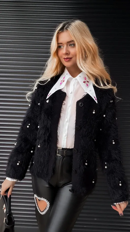 Czarny włochaty sweter na guziki FLUFFY one size - R339A