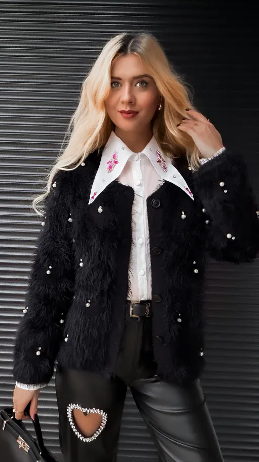 Czarny włochaty sweter na guziki FLUFFY one size - R339A
