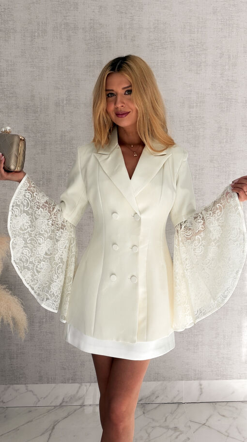 Elegancka marynarka z koronkowymi rękawami WHITE OFF - S047