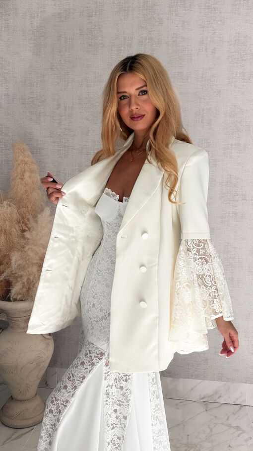 Elegancka marynarka z koronkowymi rękawami WHITE OFF - S047