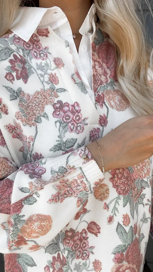Piękny sweter z wiskozy cały w kwiaty ONE SIZE - R093