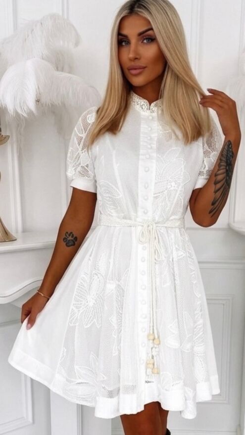 Oryginalna biała sukienka z gipiury zapinana na guziki z wiązanym paskiem - R860