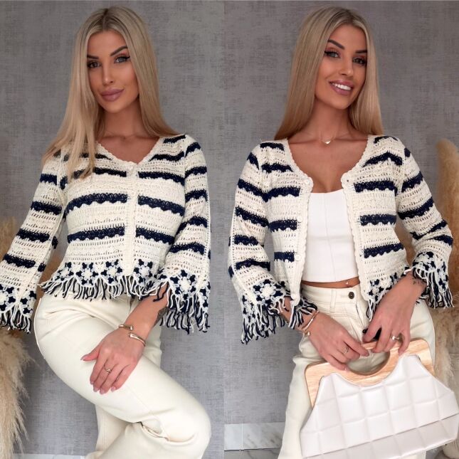 Szydełkowy sweter zapinany na guziki z frędzlami ONE SIZE ecru - R744