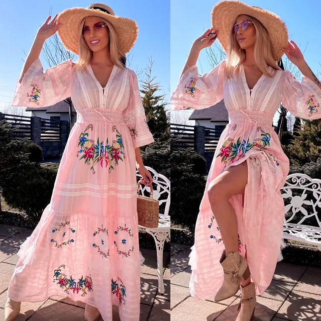 Cudowna różowa MAXI sukienka w haftowane kwiaty - R754