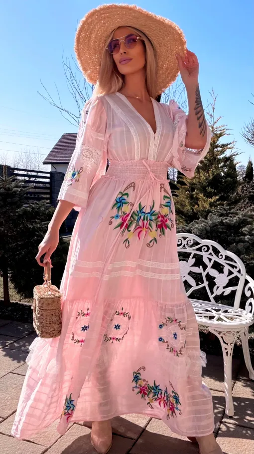 Cudowna różowa MAXI sukienka w haftowane kwiaty - R754