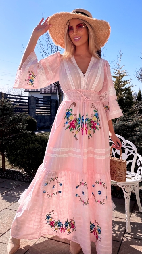 Cudowna różowa MAXI sukienka w haftowane kwiaty - R754