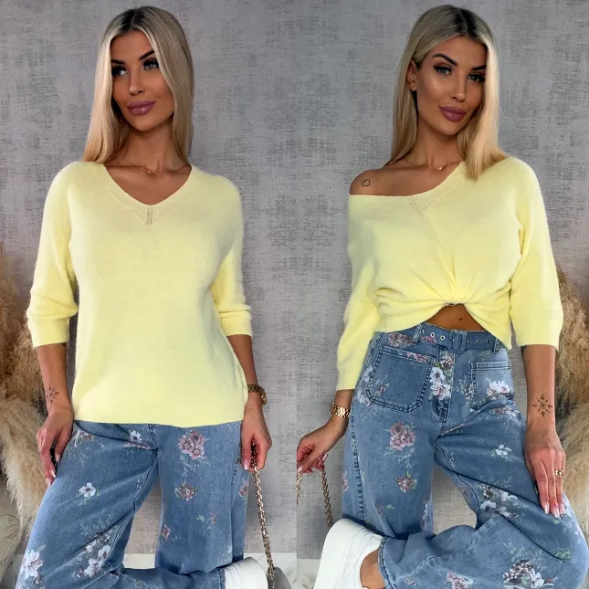 Lekki klasyczny sweter na wiosnę w serek KANARKOWY - R663C