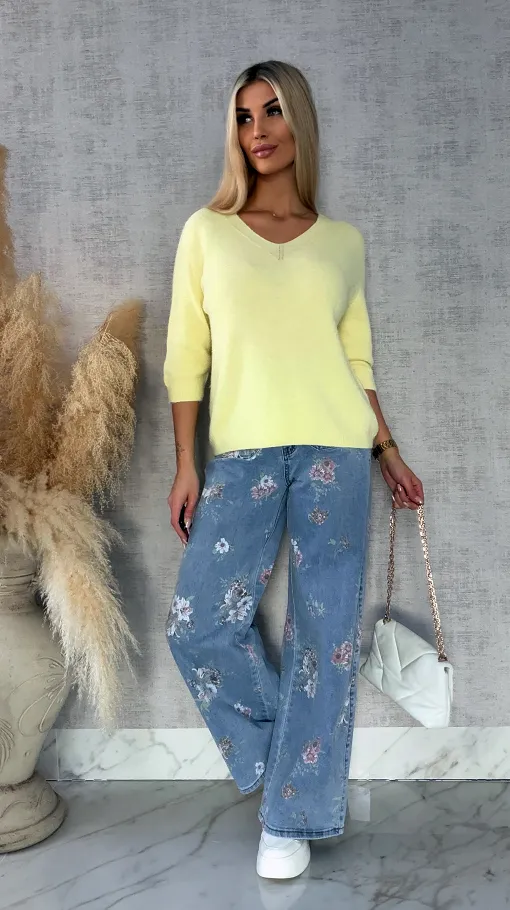 Lekki klasyczny sweter na wiosnę w serek KANARKOWY - R663C