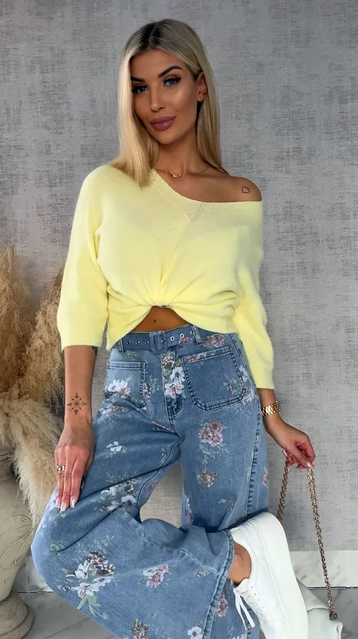 Lekki klasyczny sweter na wiosnę w serek KANARKOWY - R663C