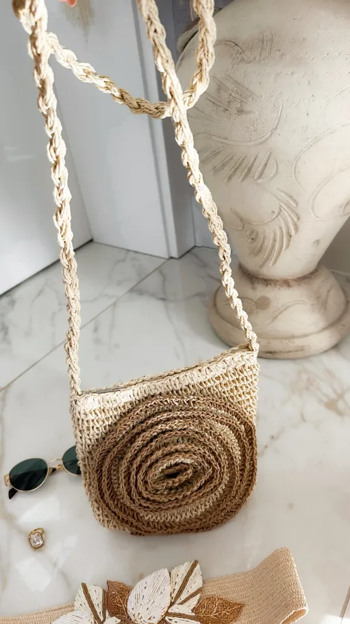 Lekka pleciona torebka z dużą RÓŻĄ beżowa - P654