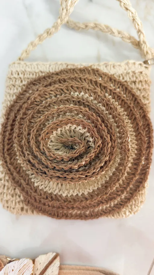 Lekka pleciona torebka z dużą RÓŻĄ beżowa - P654