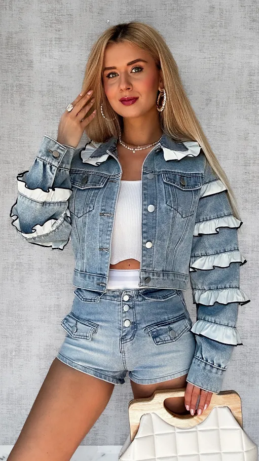 Jeansowa katana zdobiona białymi falbankami JASNY JEANS - P589A