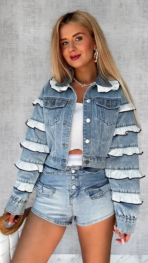 Jeansowa katana zdobiona białymi falbankami JASNY JEANS - P589A
