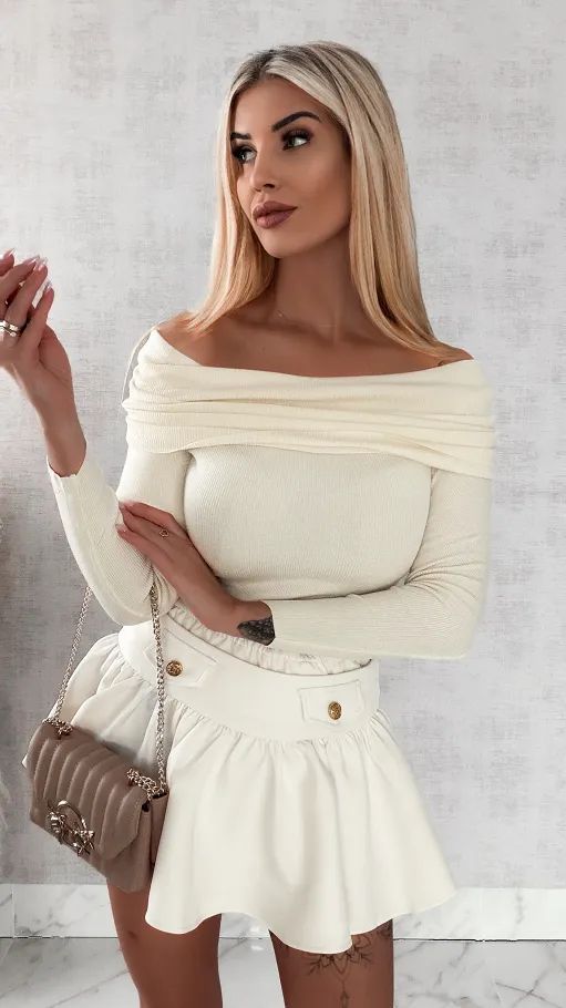 Lekki dzianinowy sweter z dekoltem łódka ONE SIZE ecru - R469