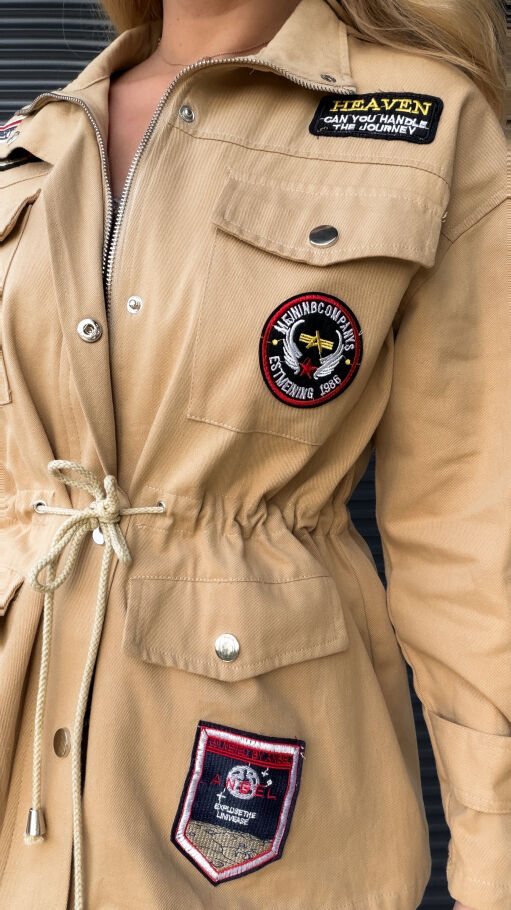 Miodowa kurtka jeansowa w stylu MILITARY - R267A