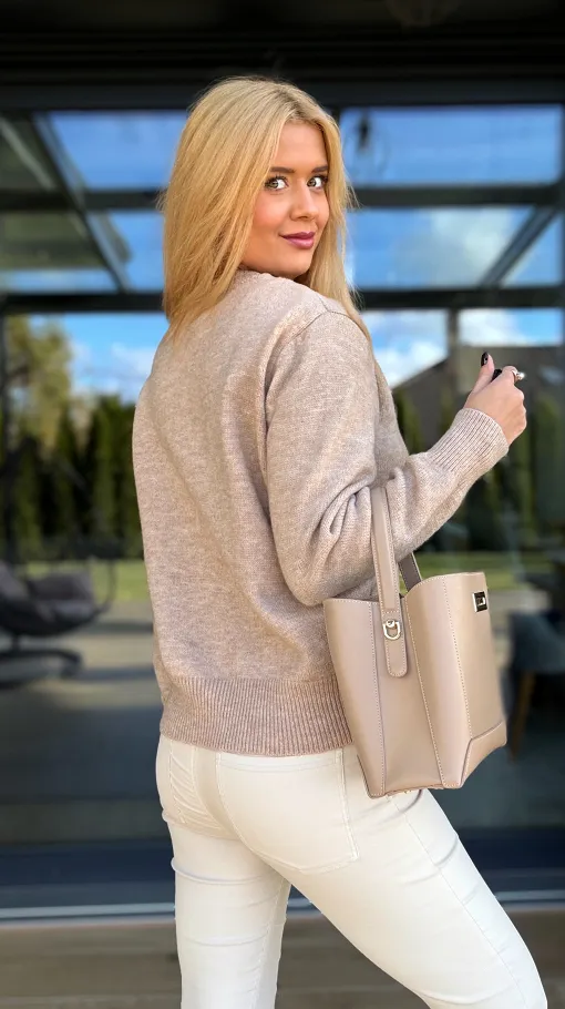 Klasyczny sweter z misiem w kolorze beżowym - R150