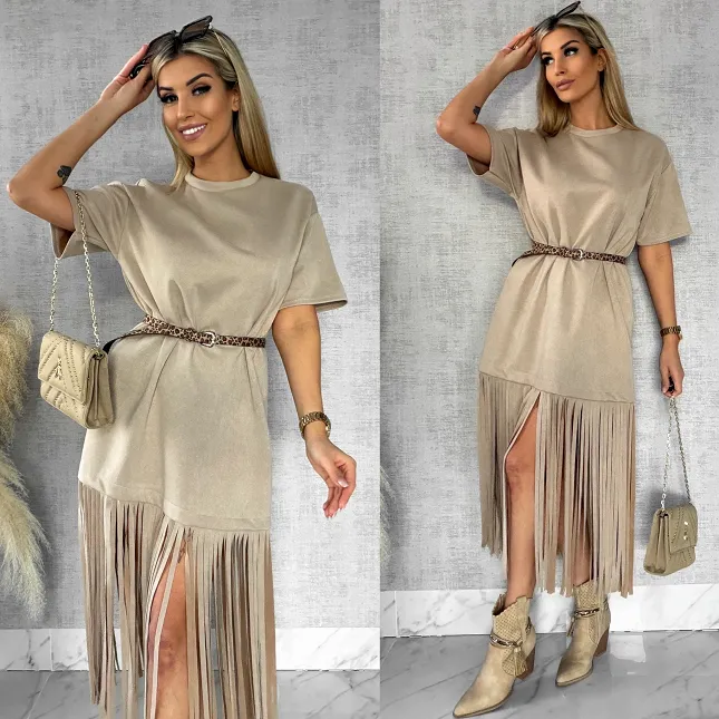 Modna zamszowa sukienka z frędzlami i paskiem ONE SIZE beżowa - R432A