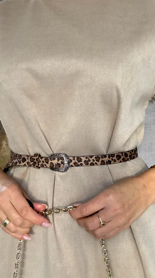 Modna zamszowa sukienka z frędzlami i paskiem ONE SIZE beżowa - R432A