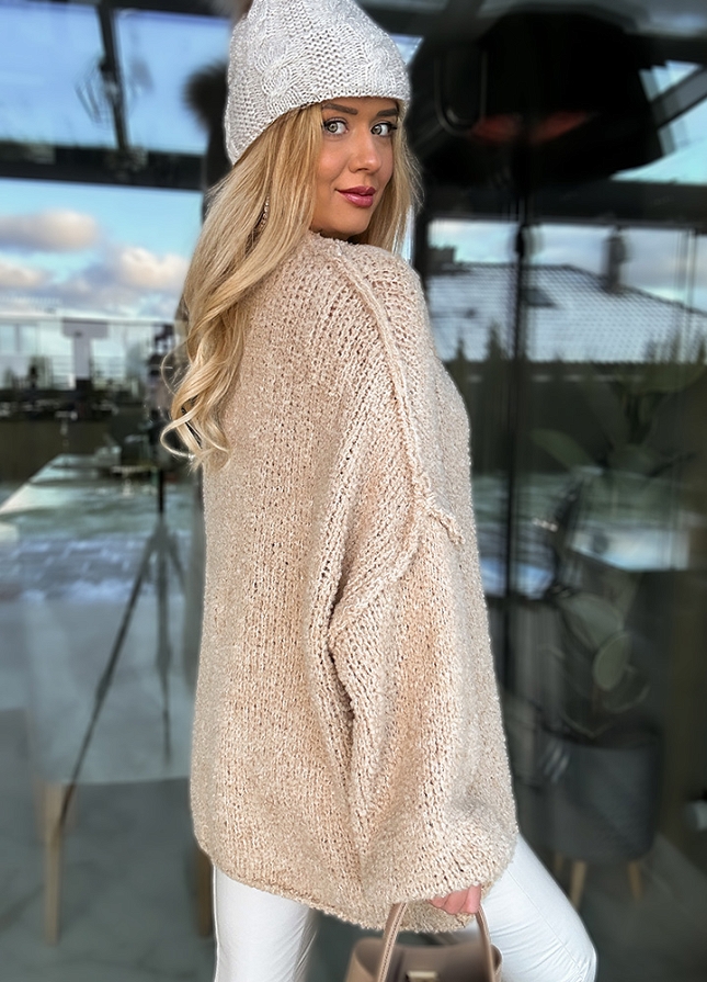 Beżowy sweter z wełną OVERSIZE z golfem - M501