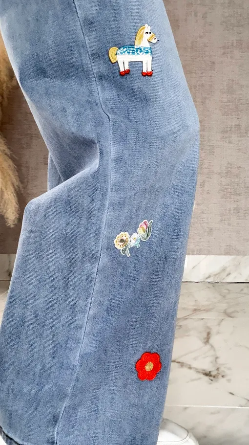 Ekskluzywne spodnie jeansowe BLUE JEANS z naszywkami - R634