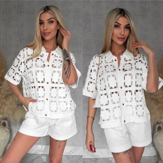 Lekki bawełniany sweter na guziki w stylu szydełkowym ONE SIZE biały - R921