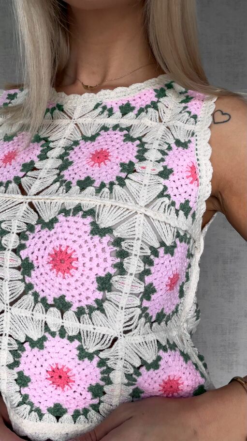 Ażurowy szydełkowy bezrękawnik ONE SIZE pink - R746