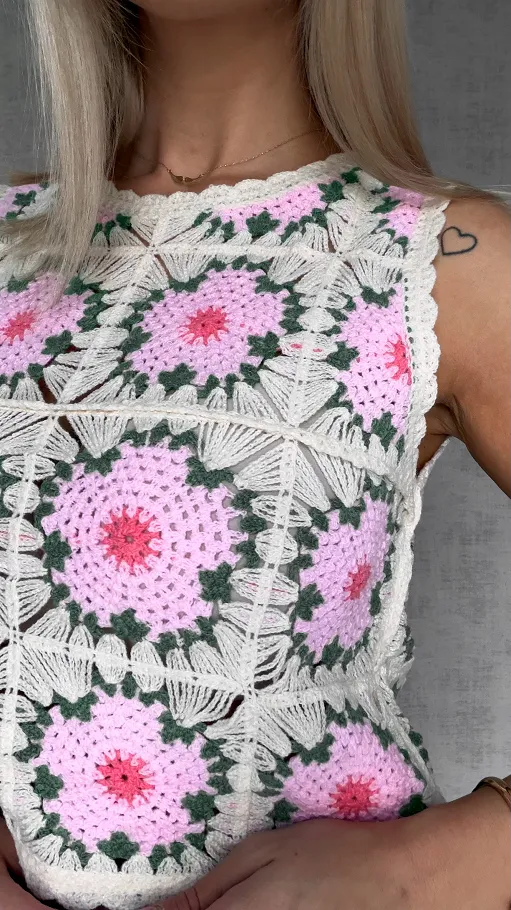 Ażurowy szydełkowy bezrękawnik ONE SIZE pink - R746