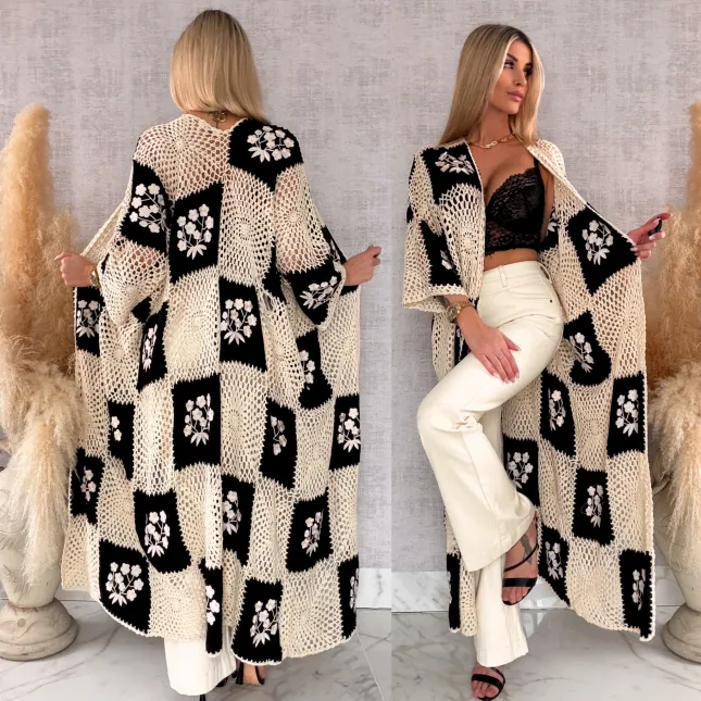 Oryginalna szydełkowa MAXI narzutka z haftowanymi kwiatami ONE SIZE czarna - R702A