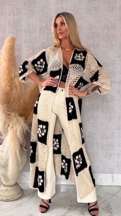 Oryginalna szydełkowa MAXI narzutka z haftowanymi kwiatami ONE SIZE czarna - R702A