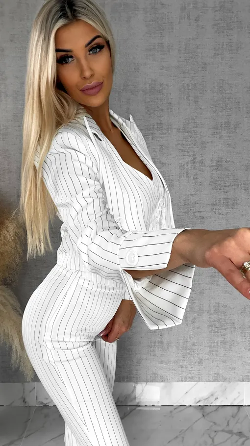 Elegancki biały komplet w paski 3w1 żakiet + kamizelka + spodnie - R490A